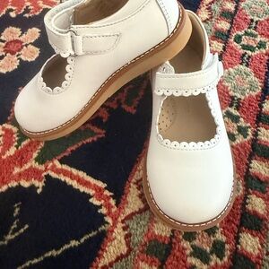 Elephantito White Scalloped Kids Dress Shoes